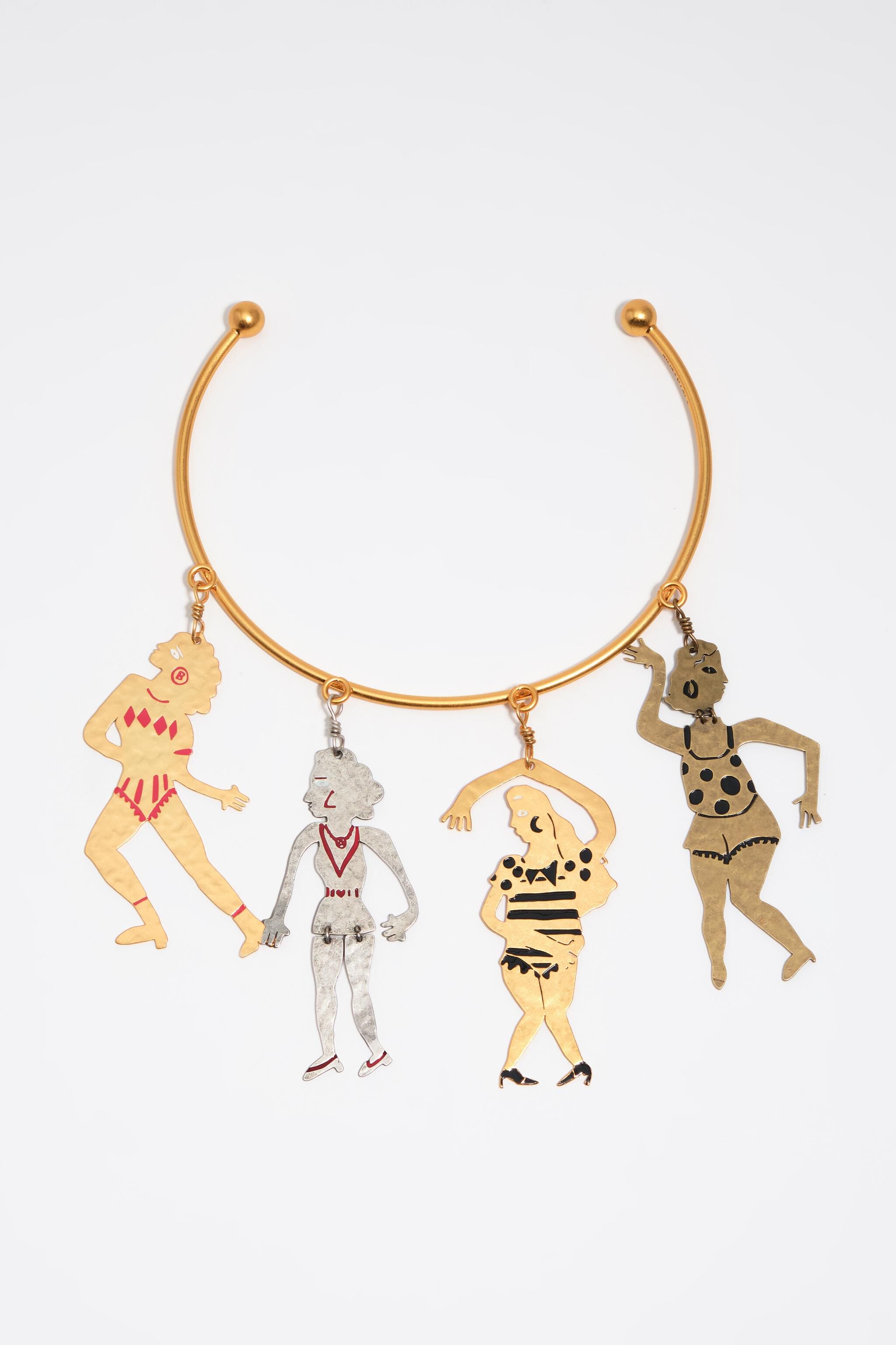 Choker necklace with tricolor metal silhouettes