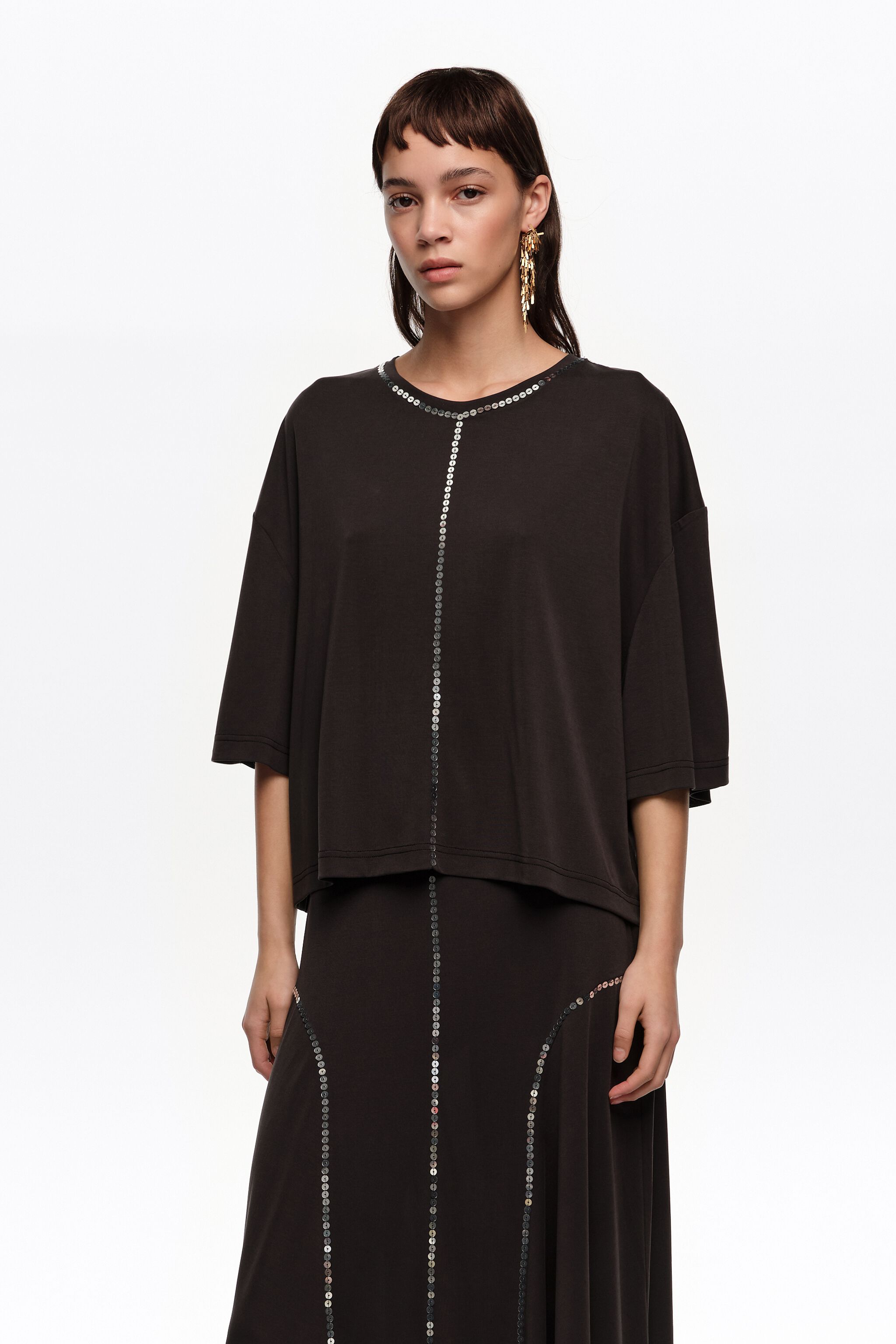 Faded black fluid T-shirt with sequins