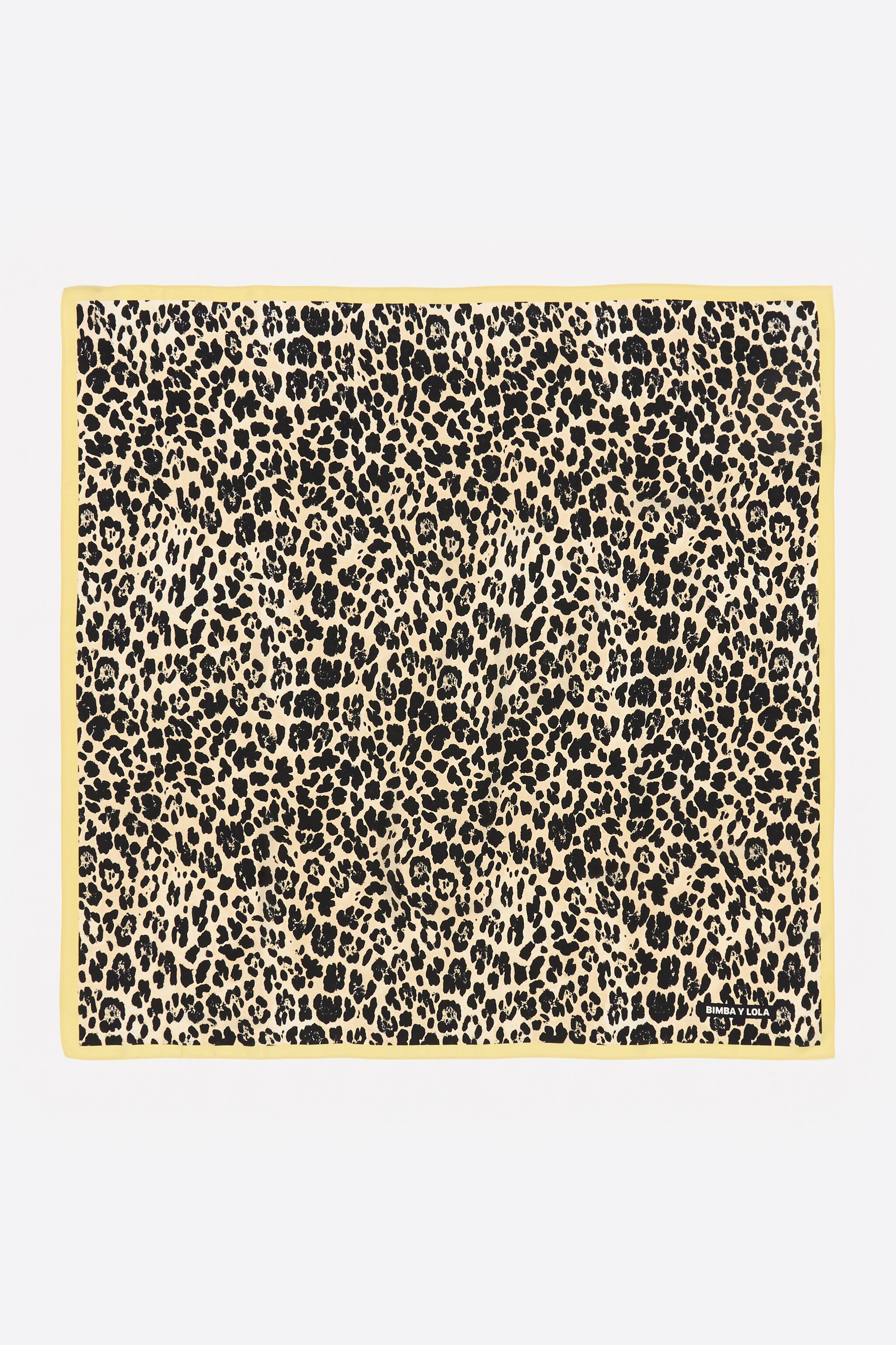 Leopard print scarf with contrast edge