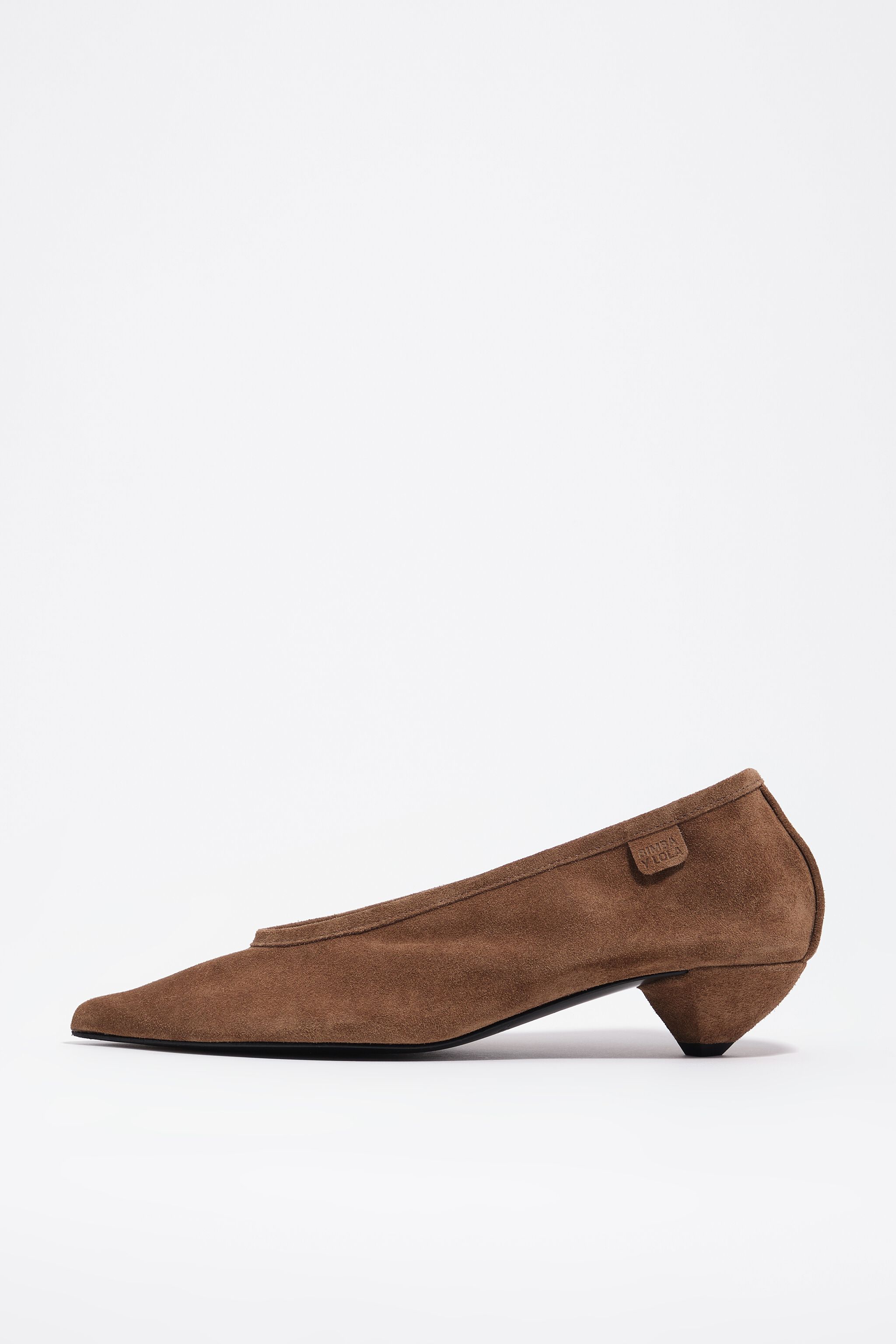 Brown suede mid court shoe